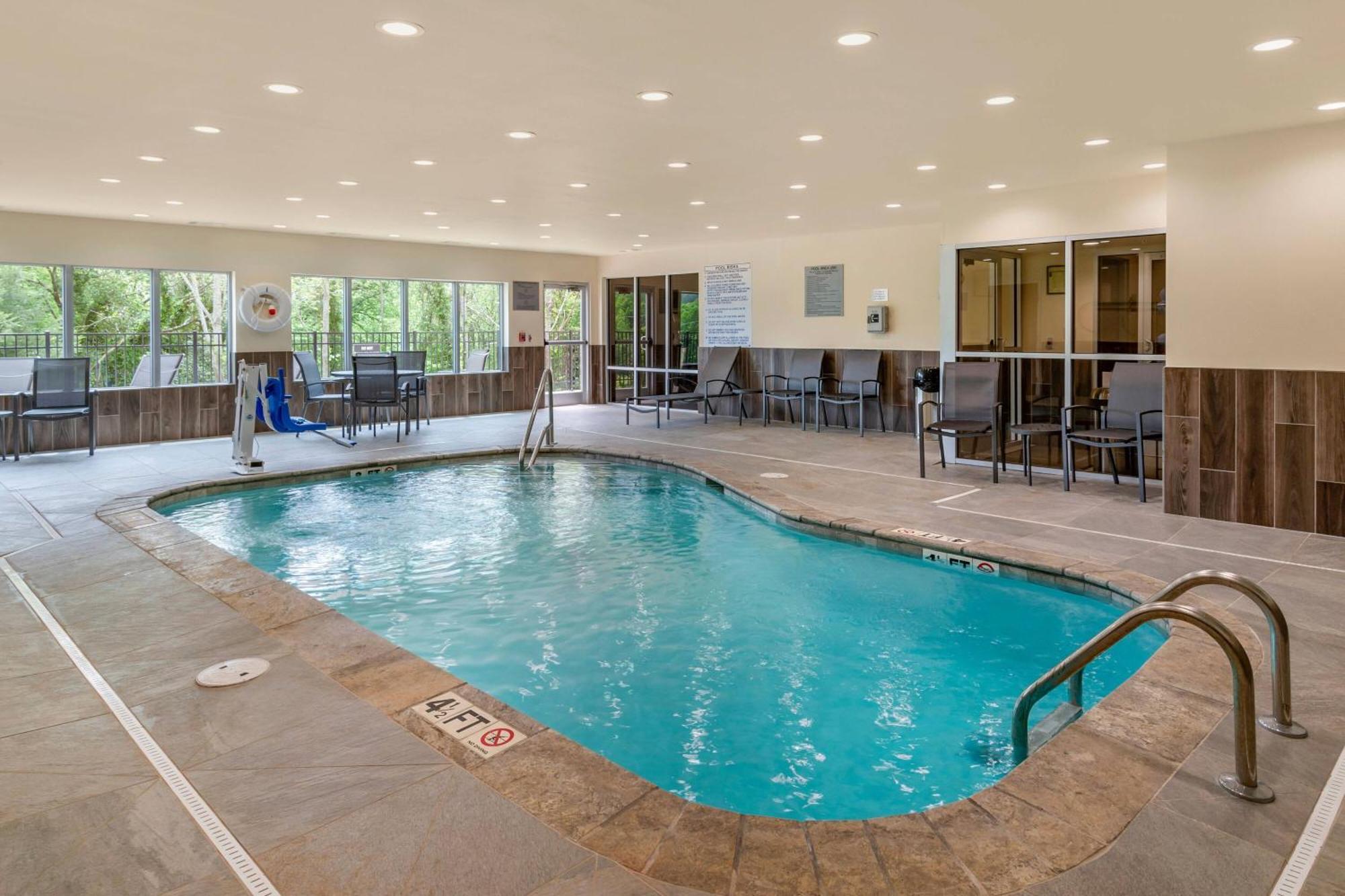 Fairfield Inn & Suites By Marriott Хелен Экстерьер фото
